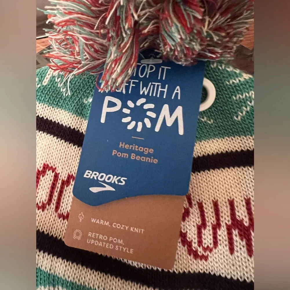☃️ Brooks Running Heritage Pom Beanie, Winter Hat, Brooks, NWT - Picture 6 of 8
